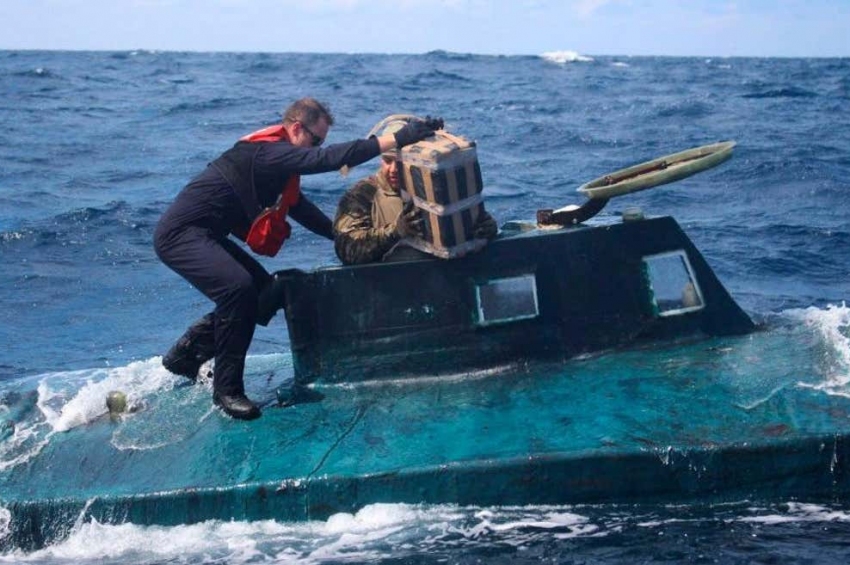 Un columbian a fost prins transportând cocaină într-un submarin improvizat