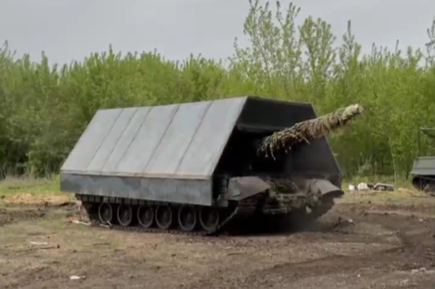 [video] Russians transform tanks into armored turtles to protect against Ukrainian ...
