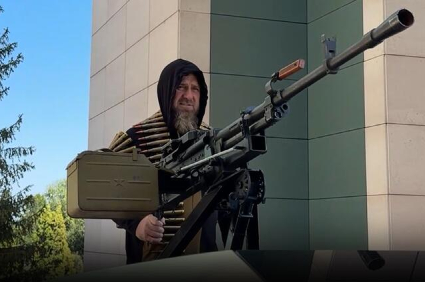 [video] Chechen leader drives a new Cybertruck with a mounted machine-gun